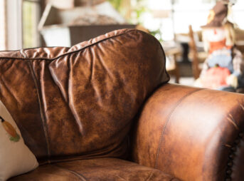 革製のソファ