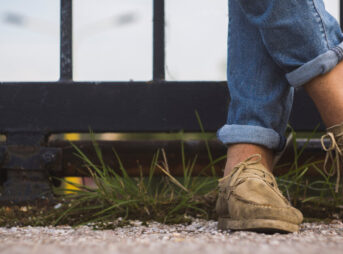 素足で革靴を履くと匂い発生のリスクが高まる